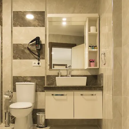 Отель Goldhan 4*